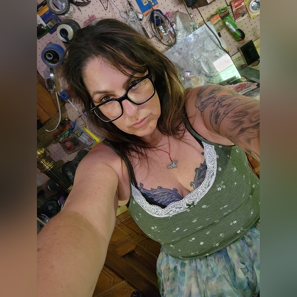 Meet your Posher, Shannon &  her clucker - Picture 2 of 4